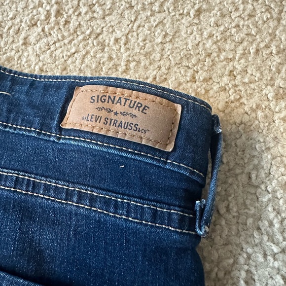 Signature by Levi Strauss - Denim Capris - Size 8 (W29) - Picture 5 of 5